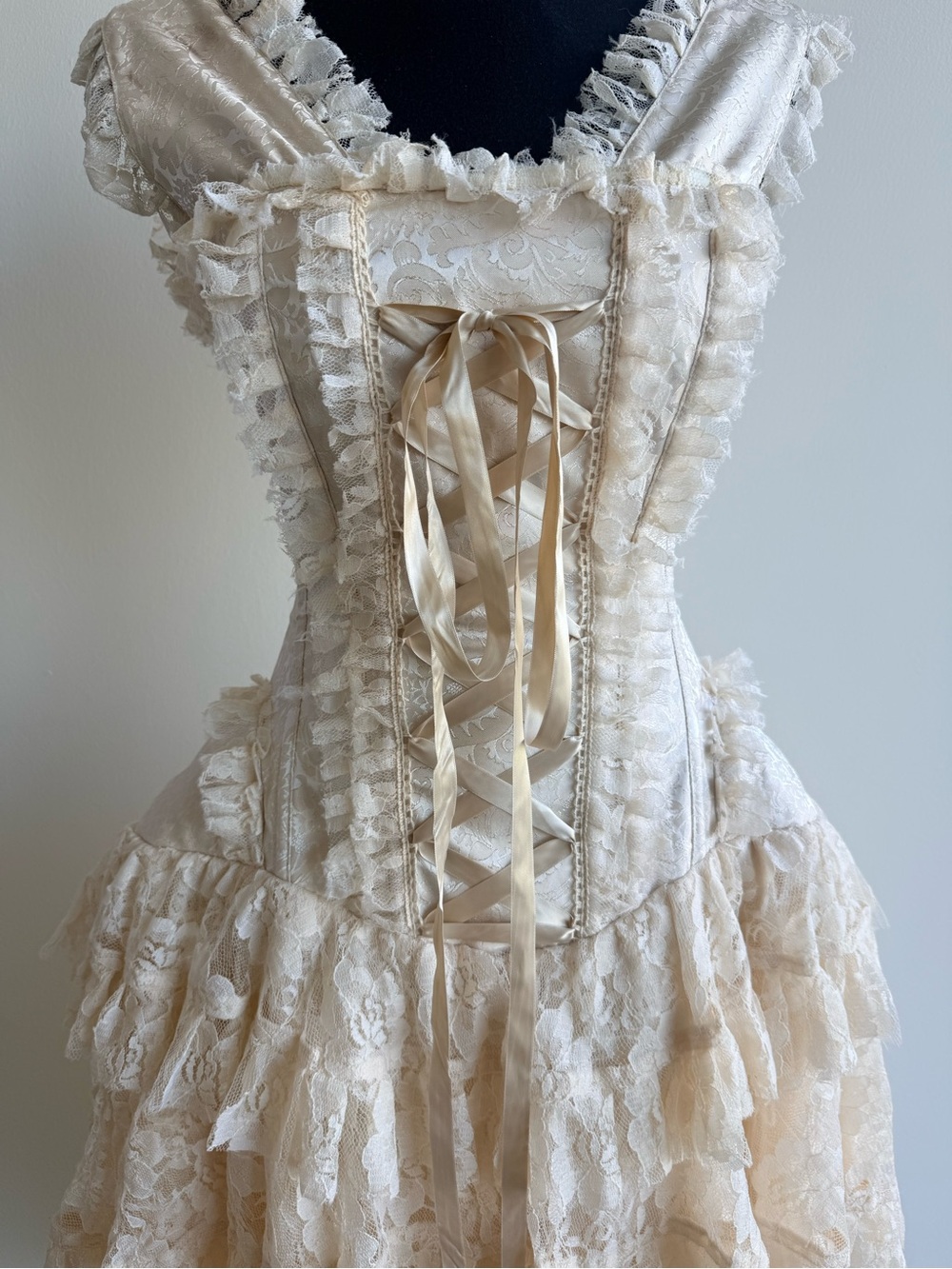 Victorian/Burlesque Lace Corset Dress in Ivory Champagne - Picture 2 of 12